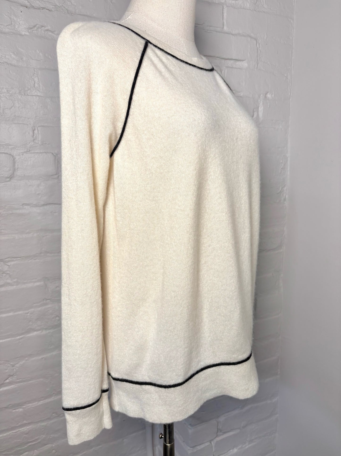 Women Size M Splendid Cream Solid Cashmere Sweater