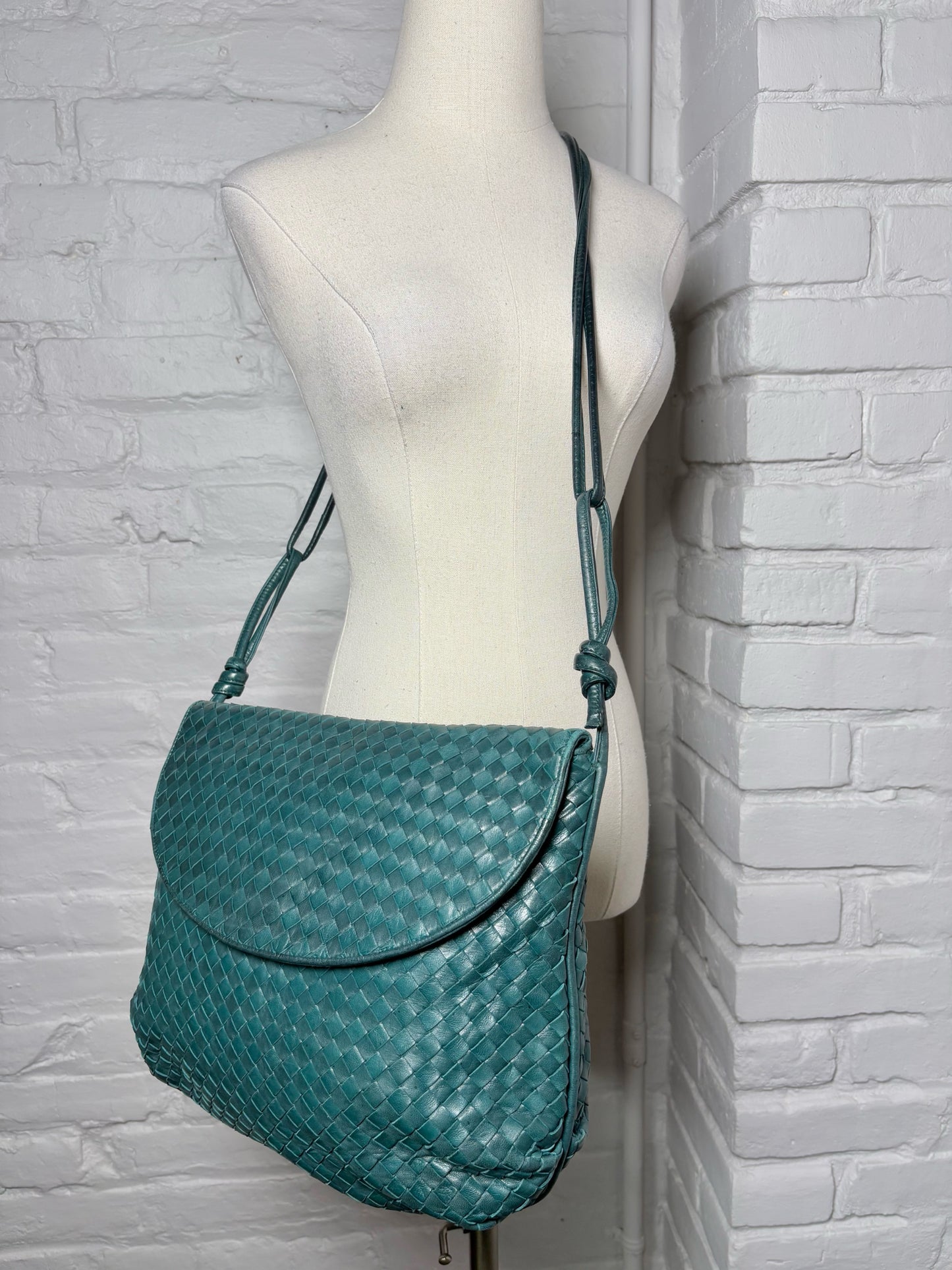 Bottega Veneta Intrecciato Vintage Leather Green Lambskin Crossbody Purse