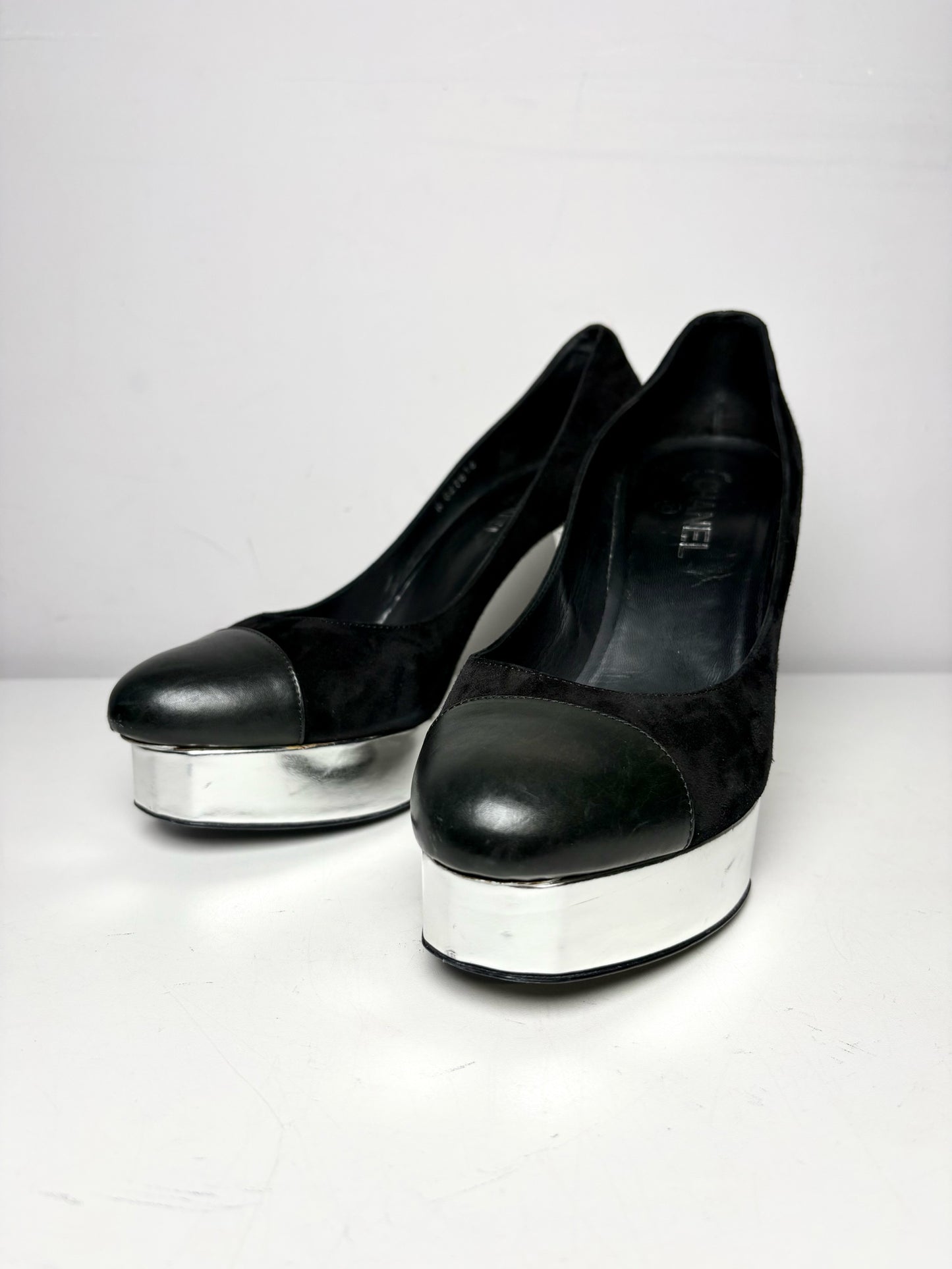 W Shoe Size 41.5 Chanel Black, Silver Leather Suede Pre-owned Heels