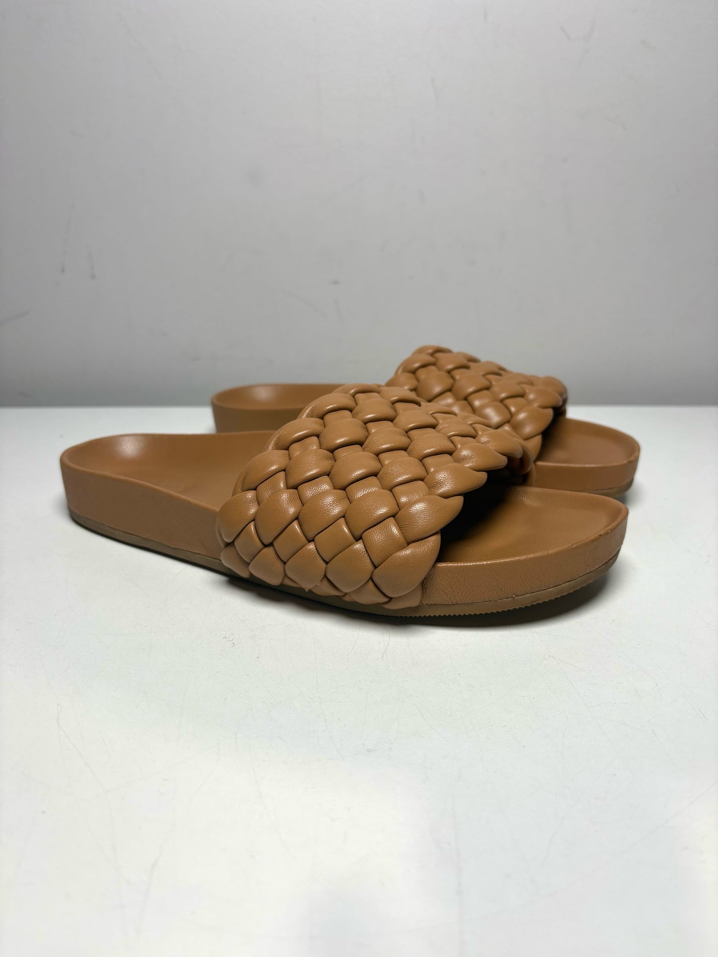 Women Shoe Size 38 (Est) Loeffler Randall Sonnie Tan/Camel Leather Pre-Owned Woven Lambskin Slides