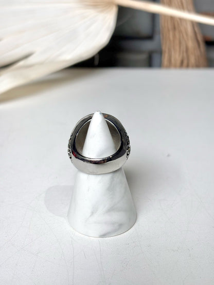No Label Silver 8 Wolf Medallion Ring