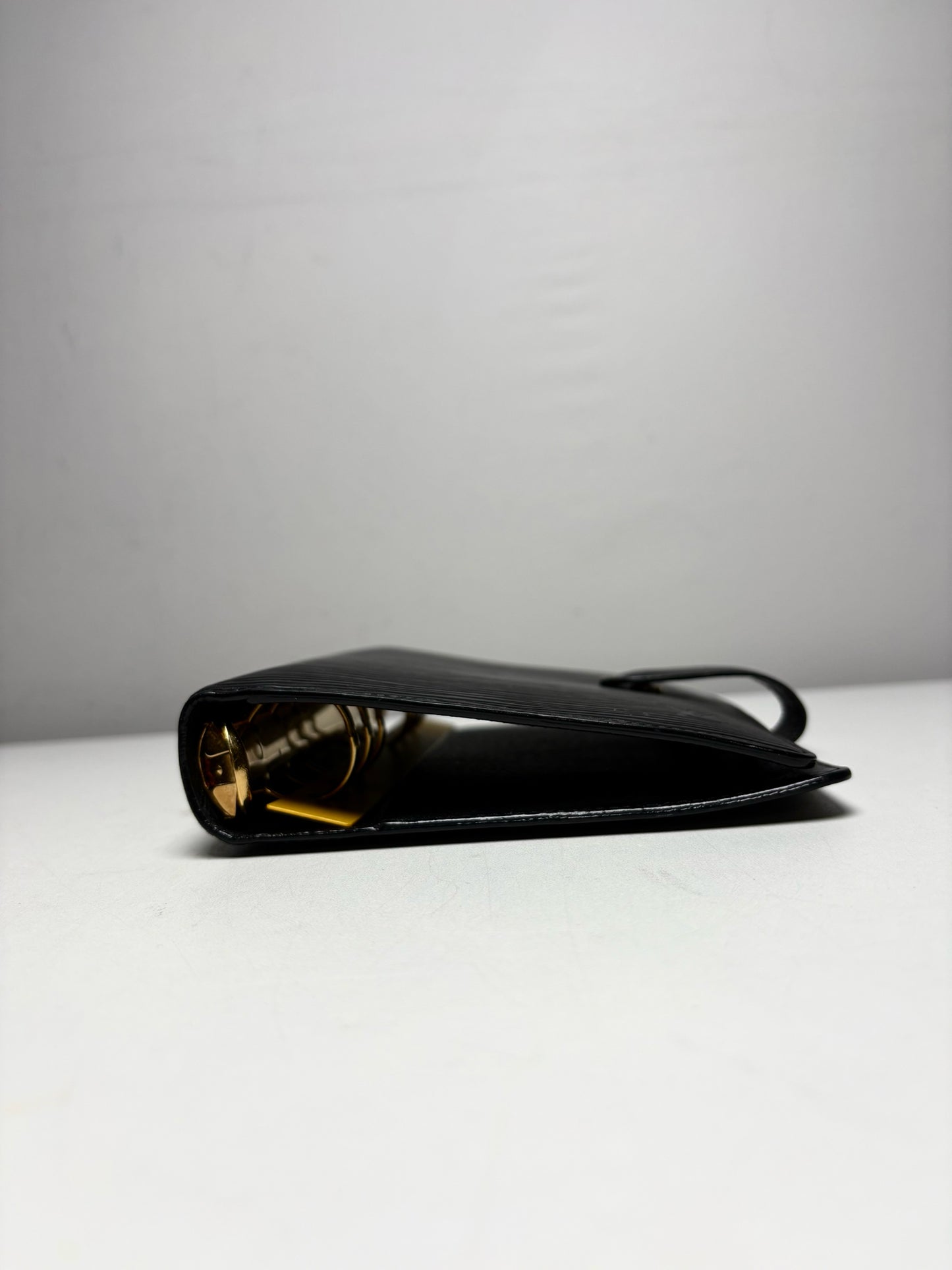 Louis Vuitton Black Epi Leather Medium Pre-Owned 6-Ring Agenda Planner Cover