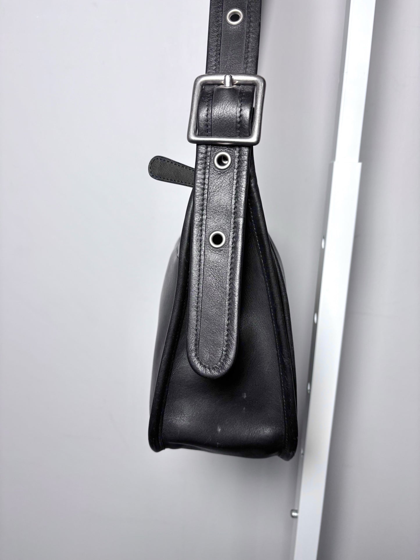 Leather Coach Solid Vintage Leather Pre-owned Black Genuine Leather Medium Purse