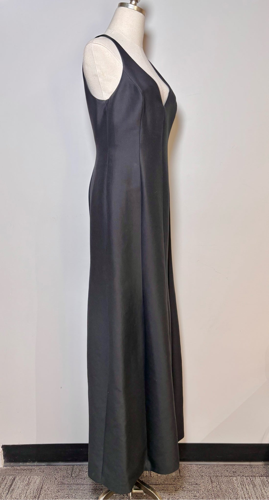 Women Size 6 Halston Heritage Black Solid Ball Gown