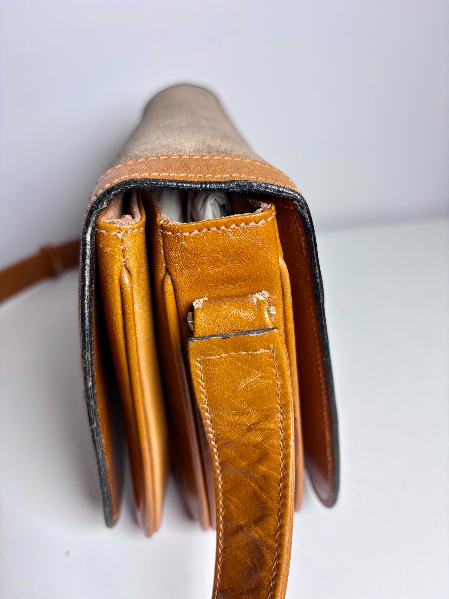 Umberto Italy Vintage Suede, Cowhide Leather Pre-owned Caramel, Beige Purse