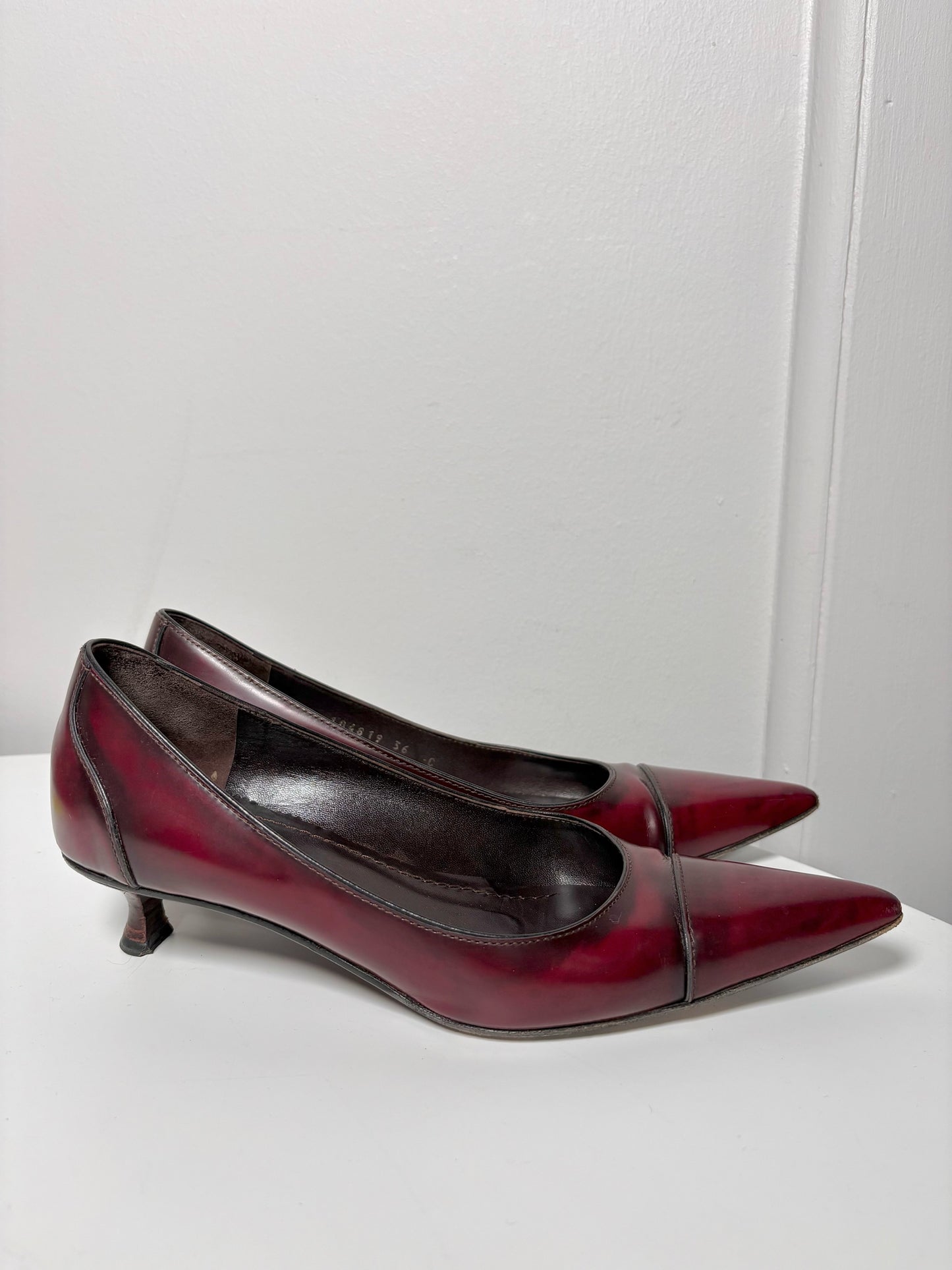 W Shoe Size 36 (5.5/6 US) Gucci Wine Leather Vintage Pump