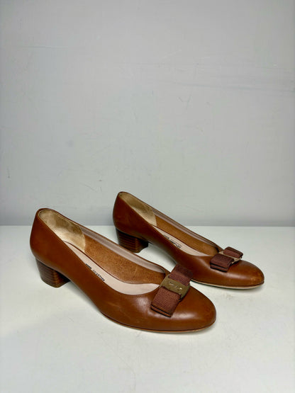 Women's Shoe Size 7 Salvatore Ferragamo Vara Caramel Leather Pre-Owned Pumps Heels