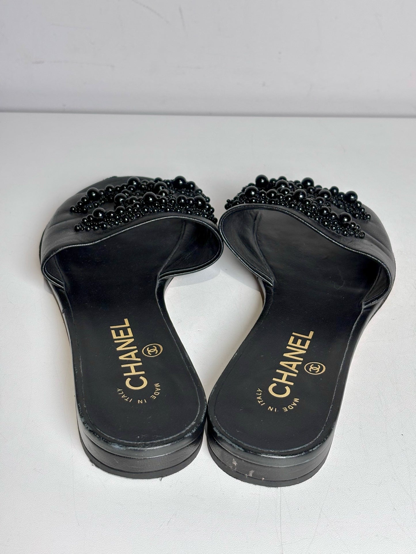 W Shoe Size 37.5 (7.5) Chanel Black Leather Women's Pre-owned Sandals