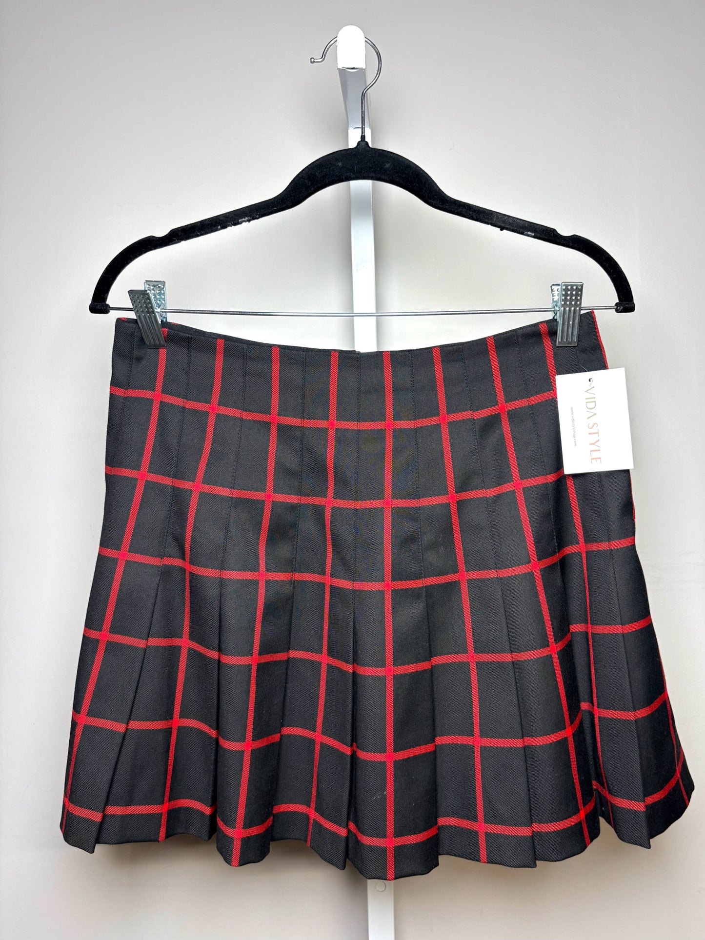 Women's Size 6 Alice + Olivia Black & Red Plaid Pleated Pre-Owned Mini Skirt