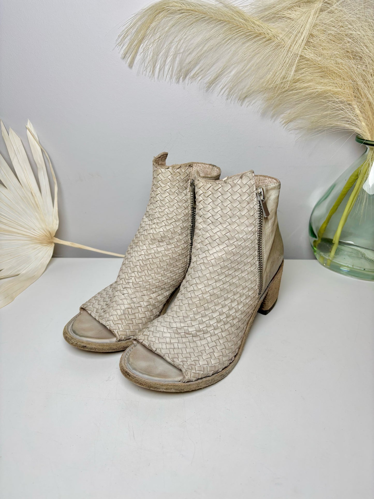 W Shoe Size 6 Officine Creative Bone Leather Cowhide Boots