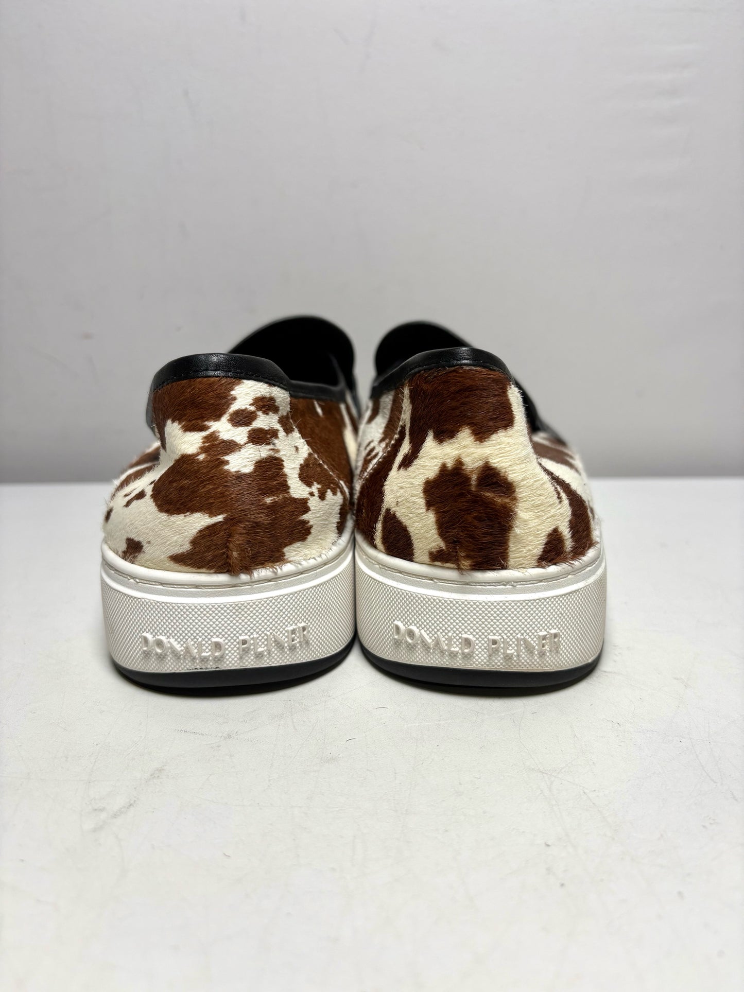 Women's Shoe Size 9.5 Donald J. Pliner Richiieeh Brown & Cream Cow Print Calf Hair NWT Pre-Owned Slip-Ons