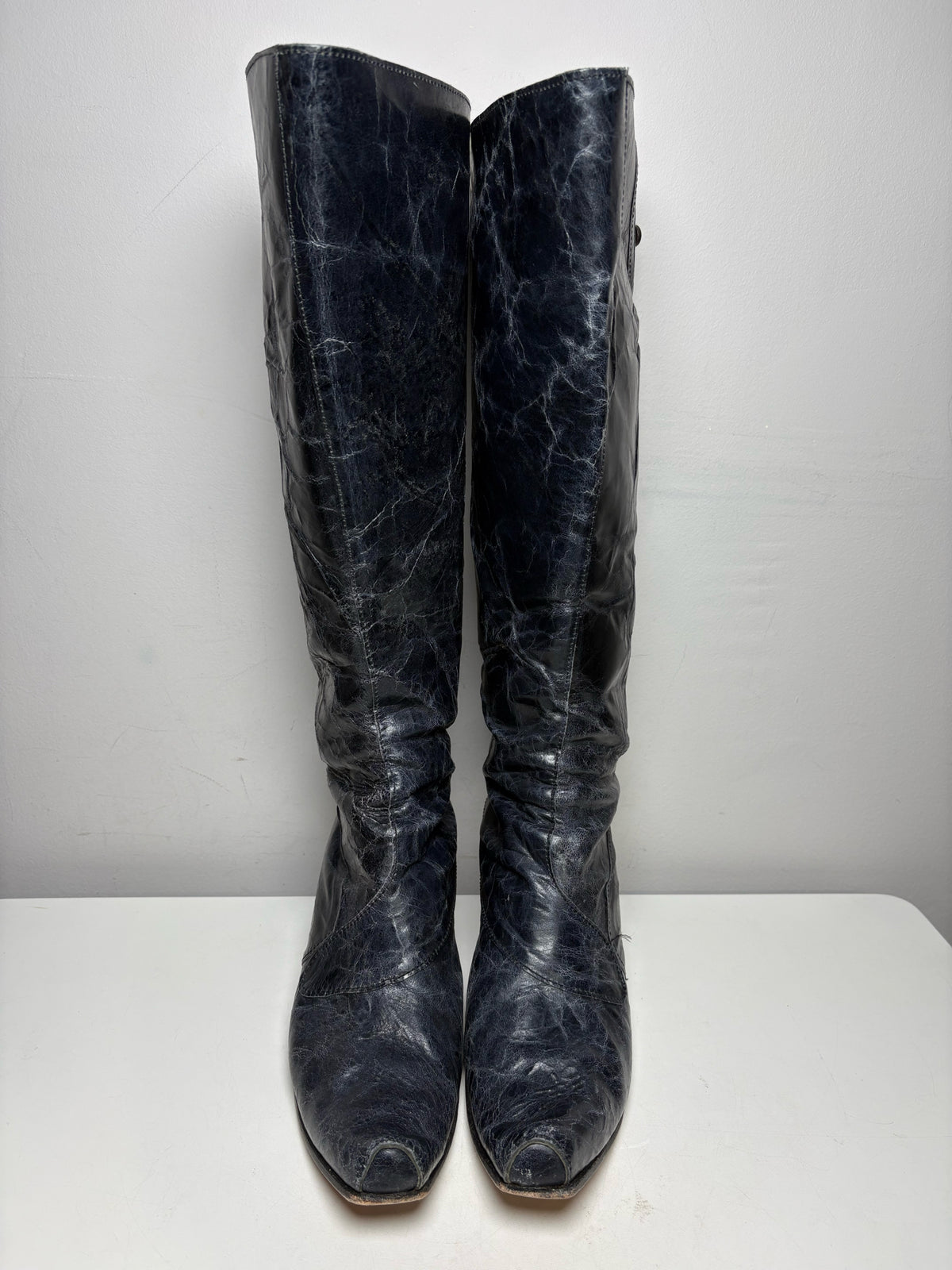 Navy blue textured Cydwoq kitten heels