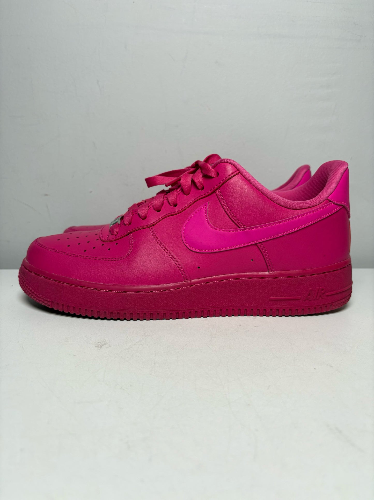 Women's Shoe Size 10 Nike Air Force 1 Fuchsia Pink Leather Pre-Owned Low-Top Sneakers