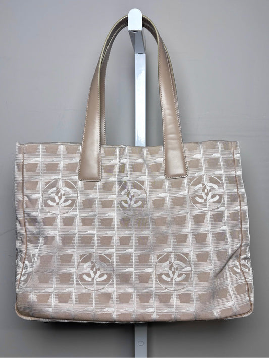 Chanel Jacquard, Monogram Vintage Nylon Canvas Pre-owned Cream Medium Purse