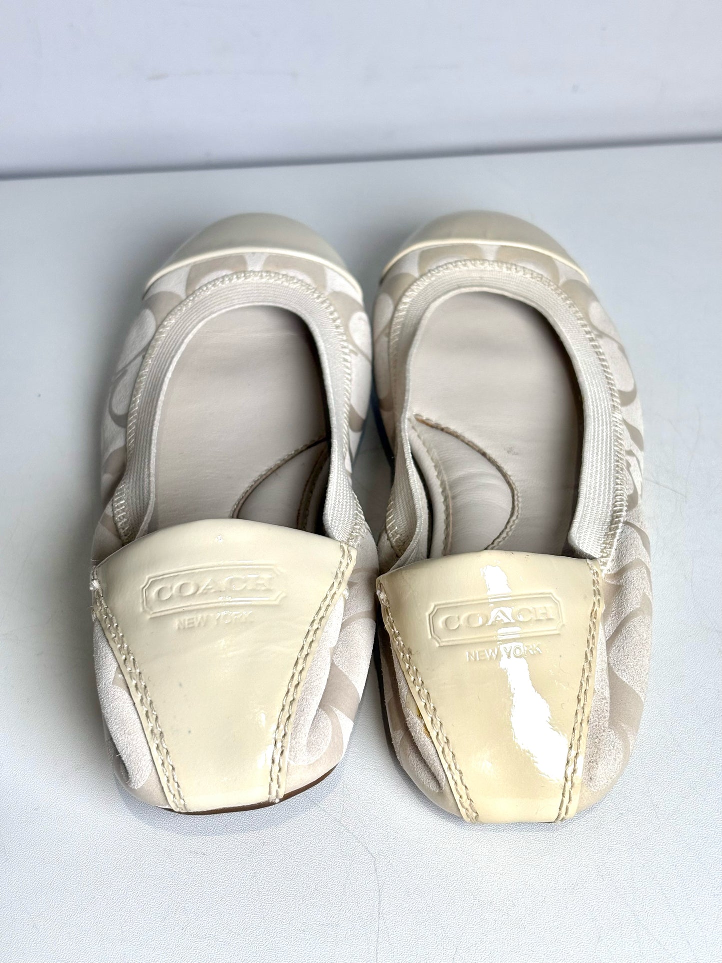 W Shoe Size 5.5 Coach Cream Canvas Patent Leather Trim Women's Pre-owned Flats