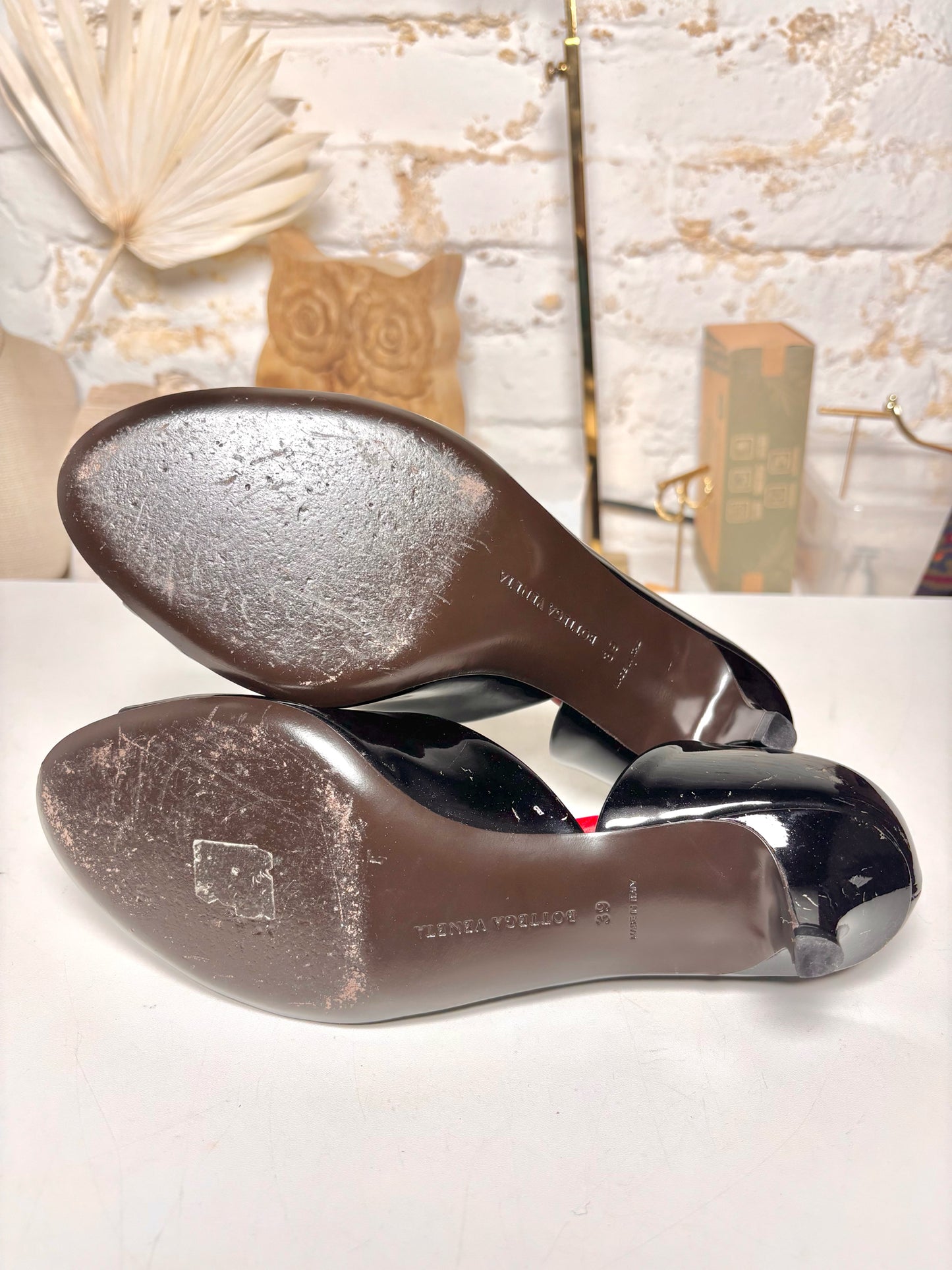 W Shoe Size 39 (8.5 US) Bottega Fiorentina Black Leather Patent Pump