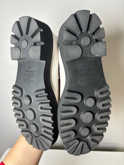 W Shoe Size 40 (10, US) Chanel White & Black Leather Calf Skin Boots