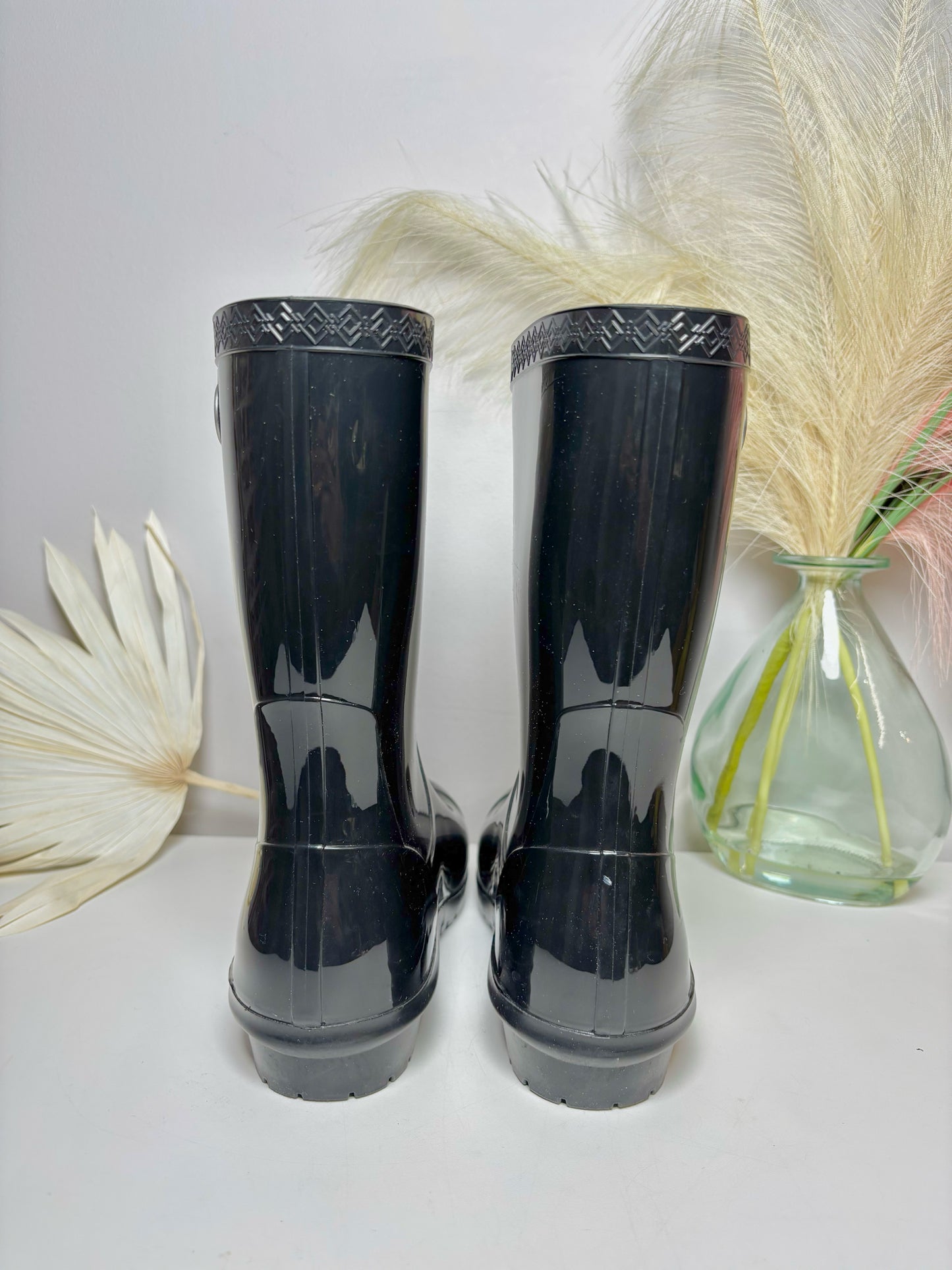 W Shoe Size 9 UGG Black Rubber 3/4 Height Boots