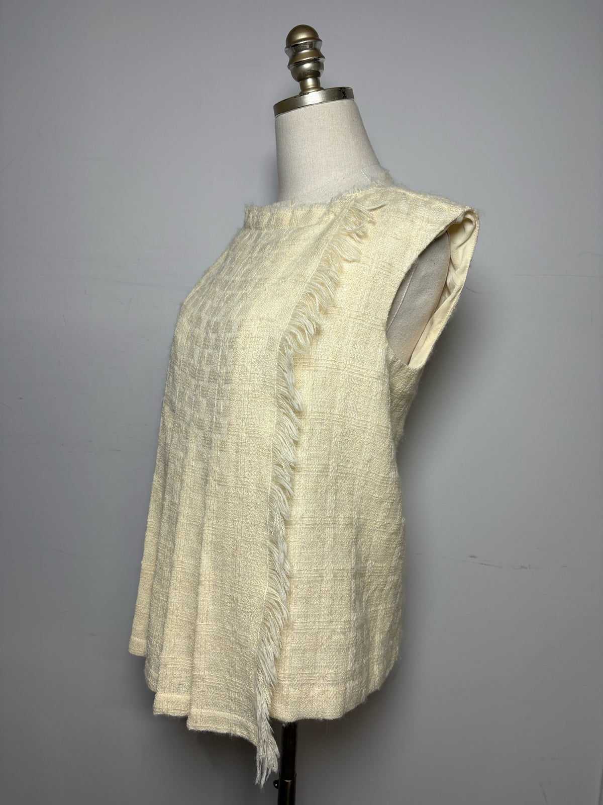 Women's Size 38 Authentic Chanel 2013 Paris-Edinburgh Ecru Woven Wool Silk-Lined Pre-Owned Sleeveless Wrap Top
