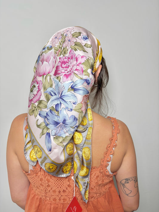 Burberrys' Vintage Floral Print Silk Pre-owned 34" x 34" Pink Scarf