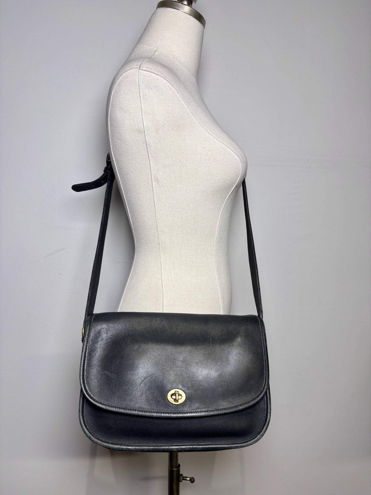 Coach Solid Vintage Leather Pre-owned Black Genuine Leather Small Purse
