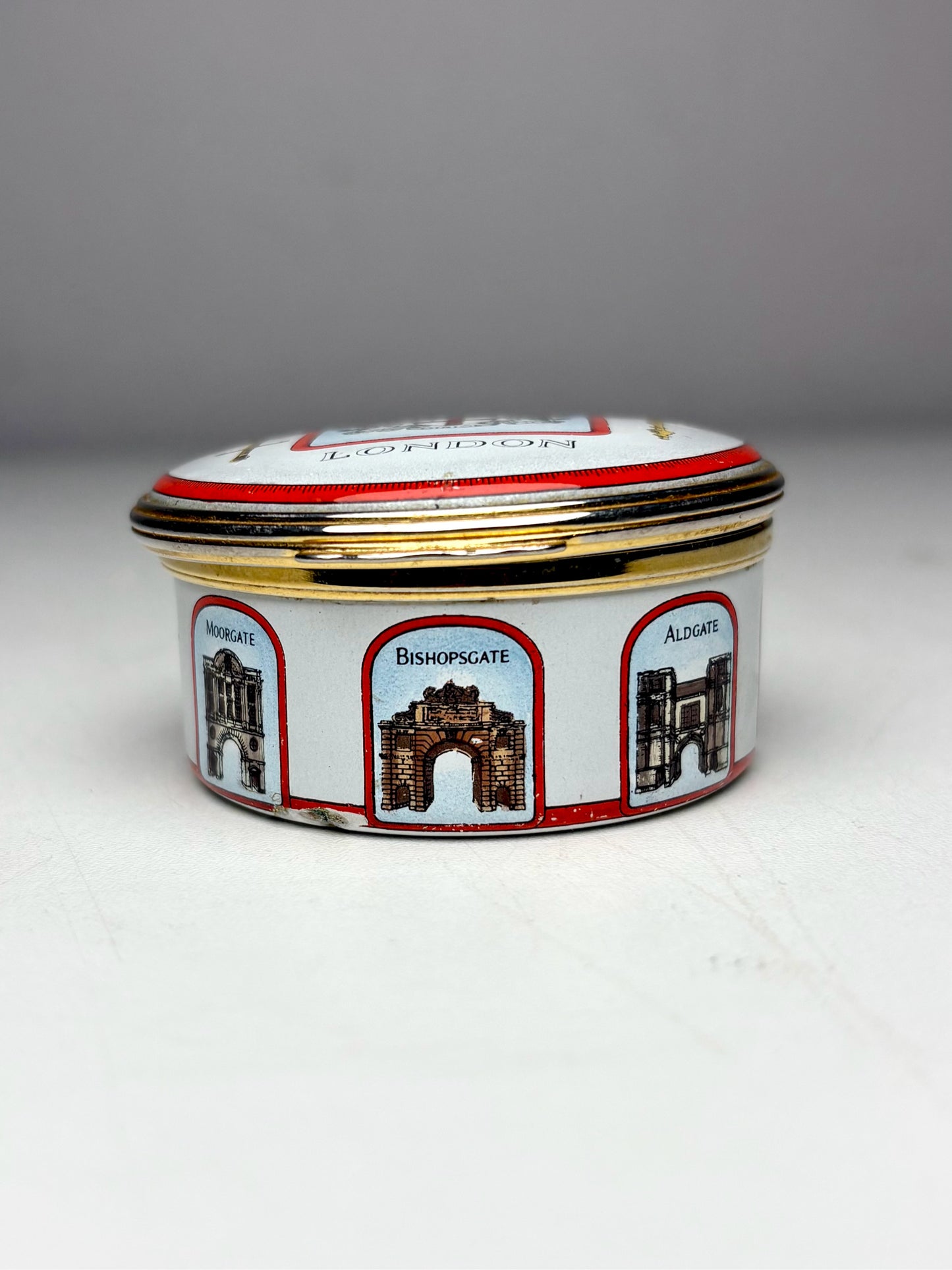Halcyon Days The City of London White Enamel Pre-Owned Pillbox