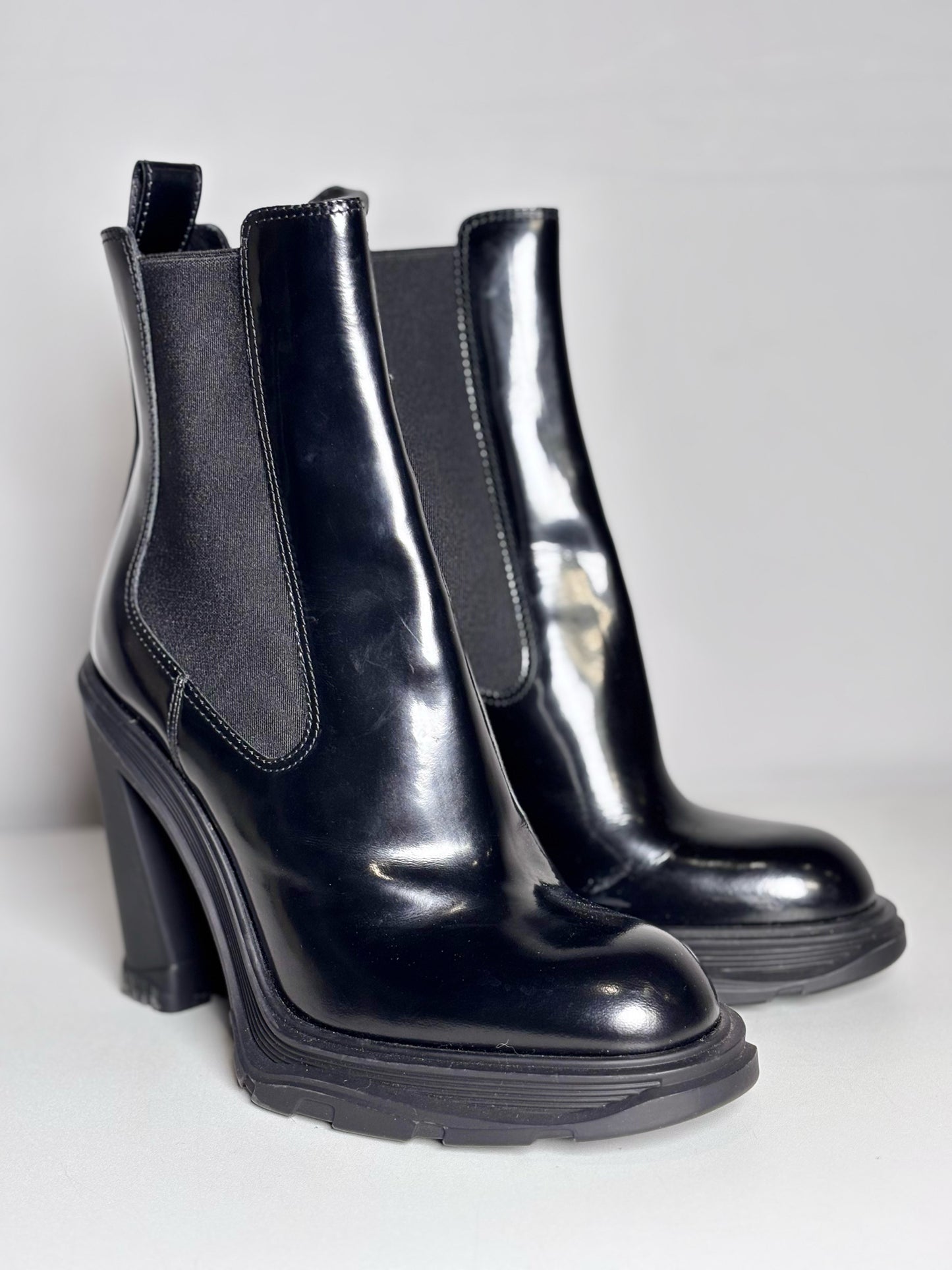 W Shoe Size 38 (8 US) Alexander McQueen Chelsea Black Leather Pre-owned Boots