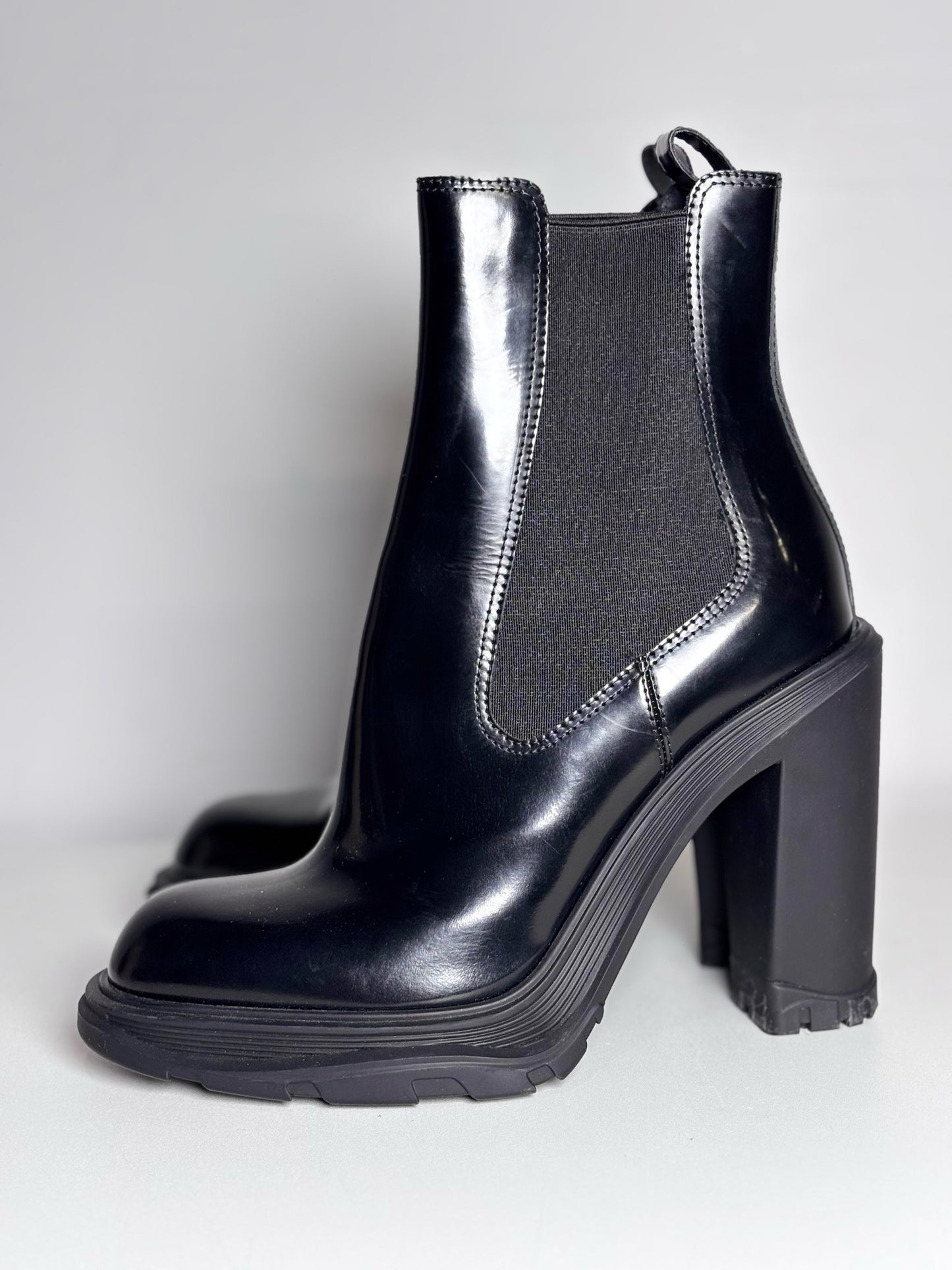W Shoe Size 38 (8 US) Alexander McQueen Chelsea Black Leather Pre-owned Boots