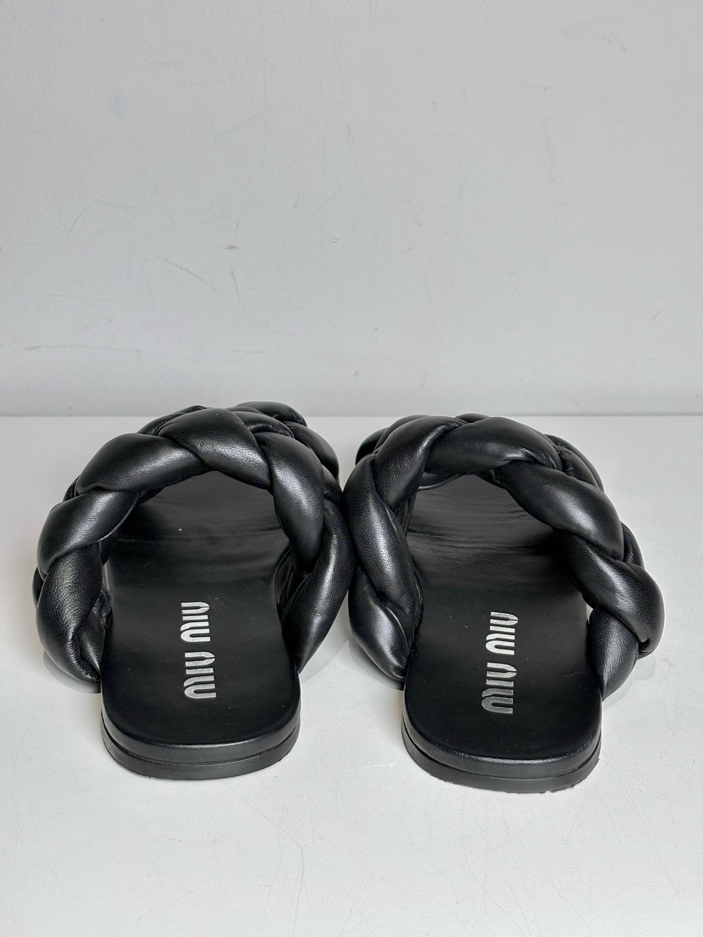 W Shoe Size 38 (8 US) Miu Miu Black Leather Women's Pre-owned Sandals