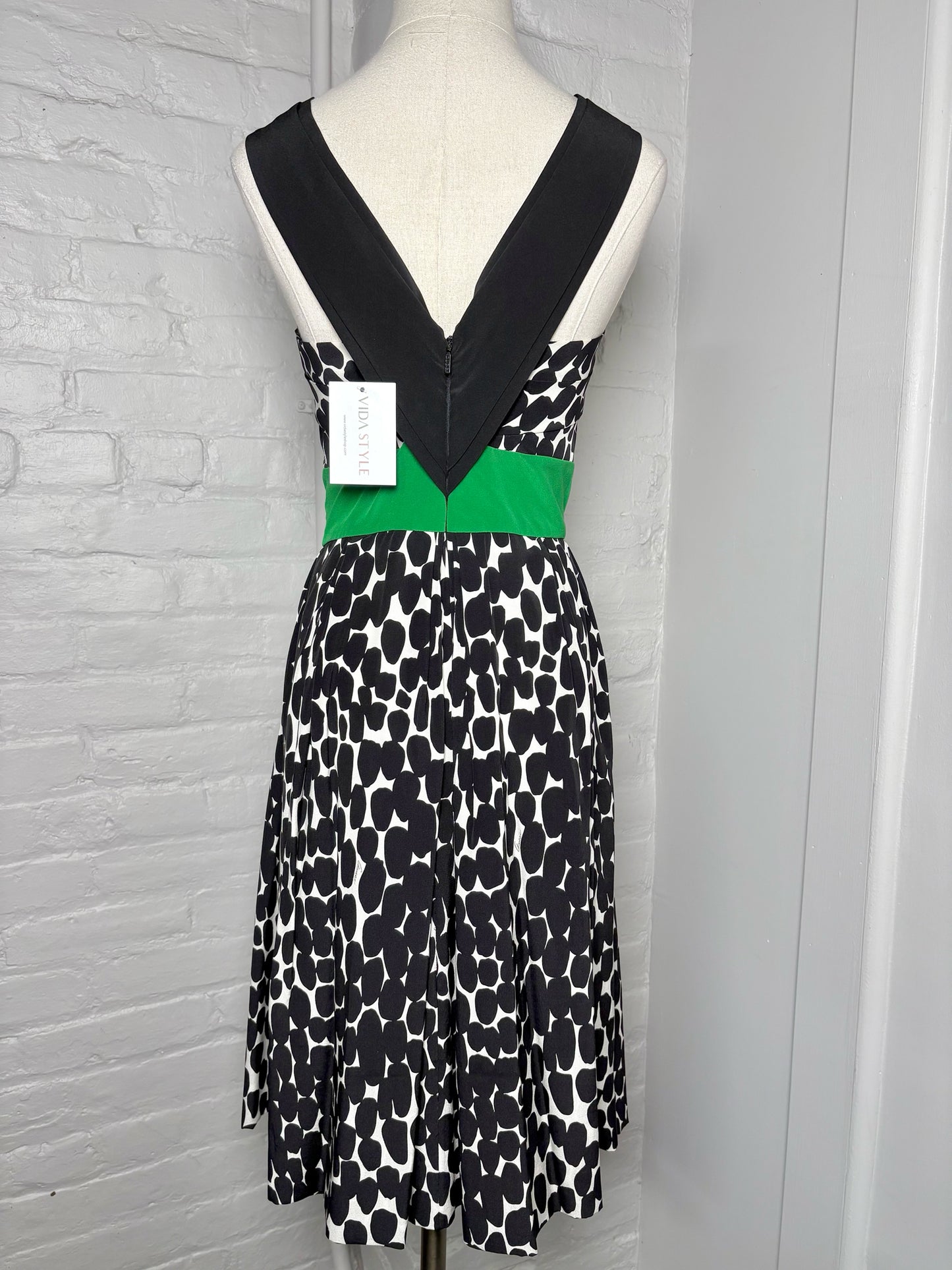 Women Size 38 (2 US) Gucci Black, Green, White Geometric Dot Pure Silk Dress
