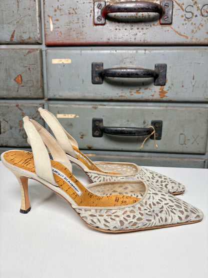 W Shoe Size 40 (10, US) Manolo Blahnik Cream Suede Vintage Slingbacks