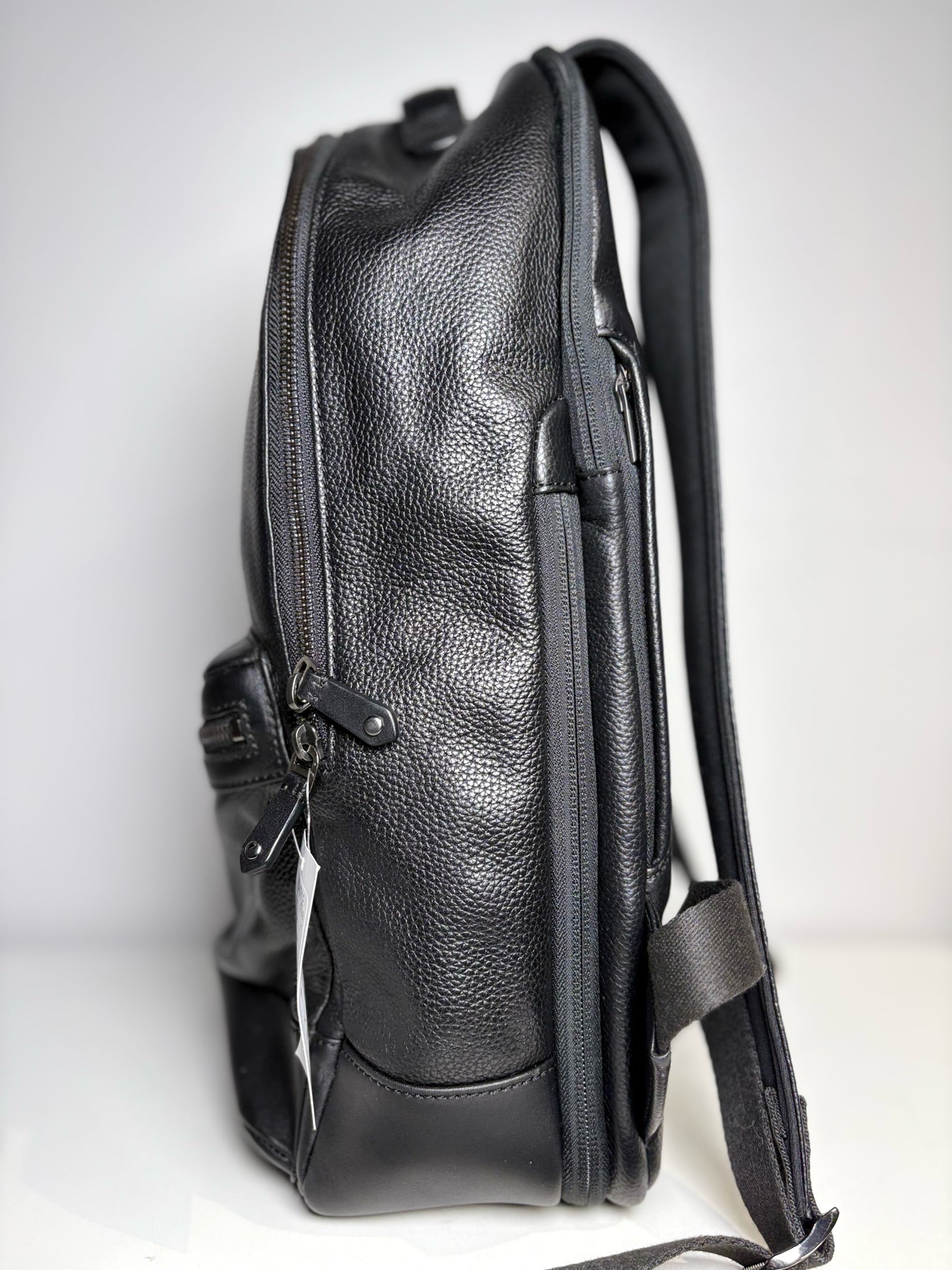 Hook & Albert Black Leather Men's Backpack