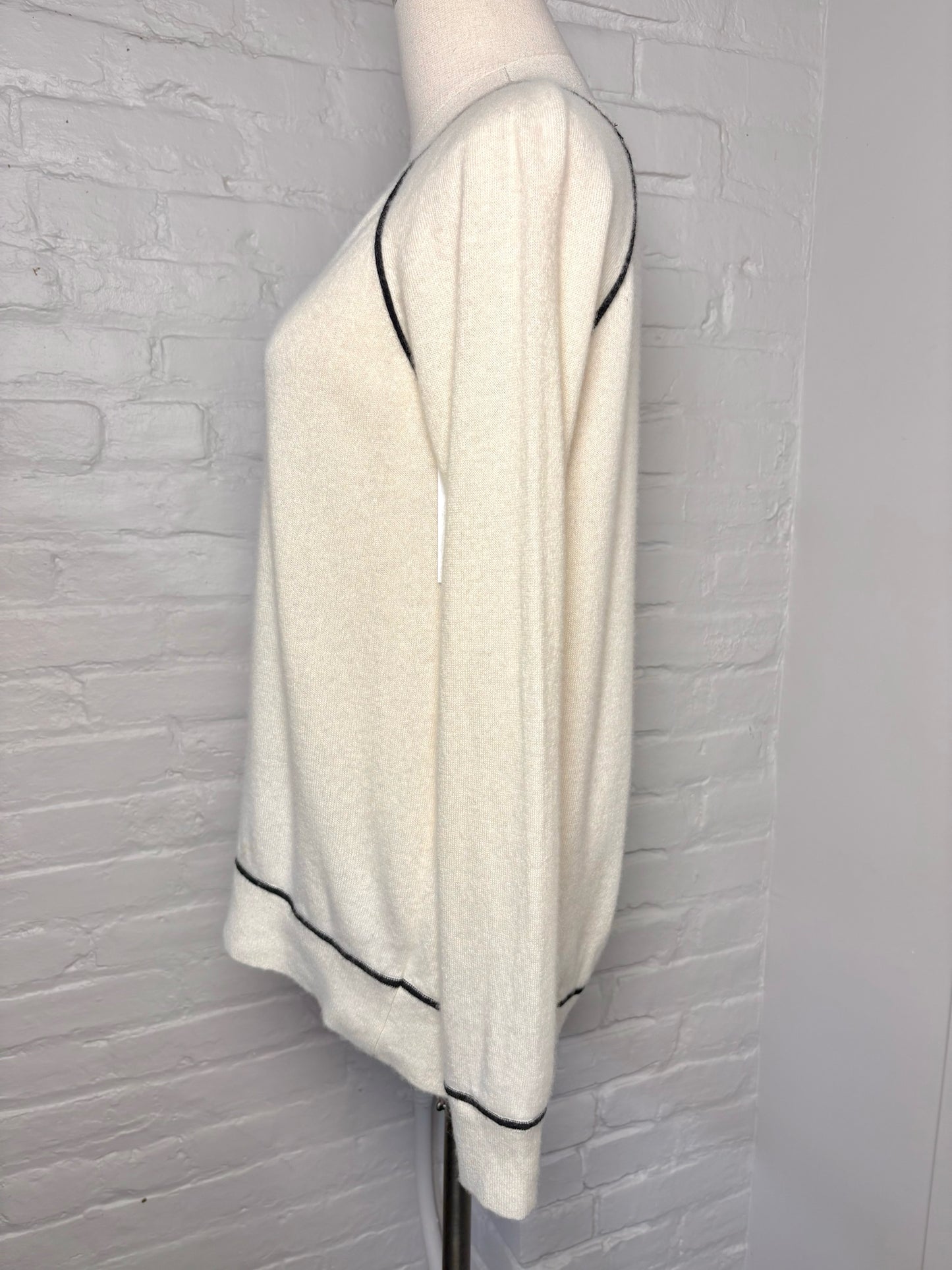 Women Size M Splendid Cream Solid Cashmere Sweater