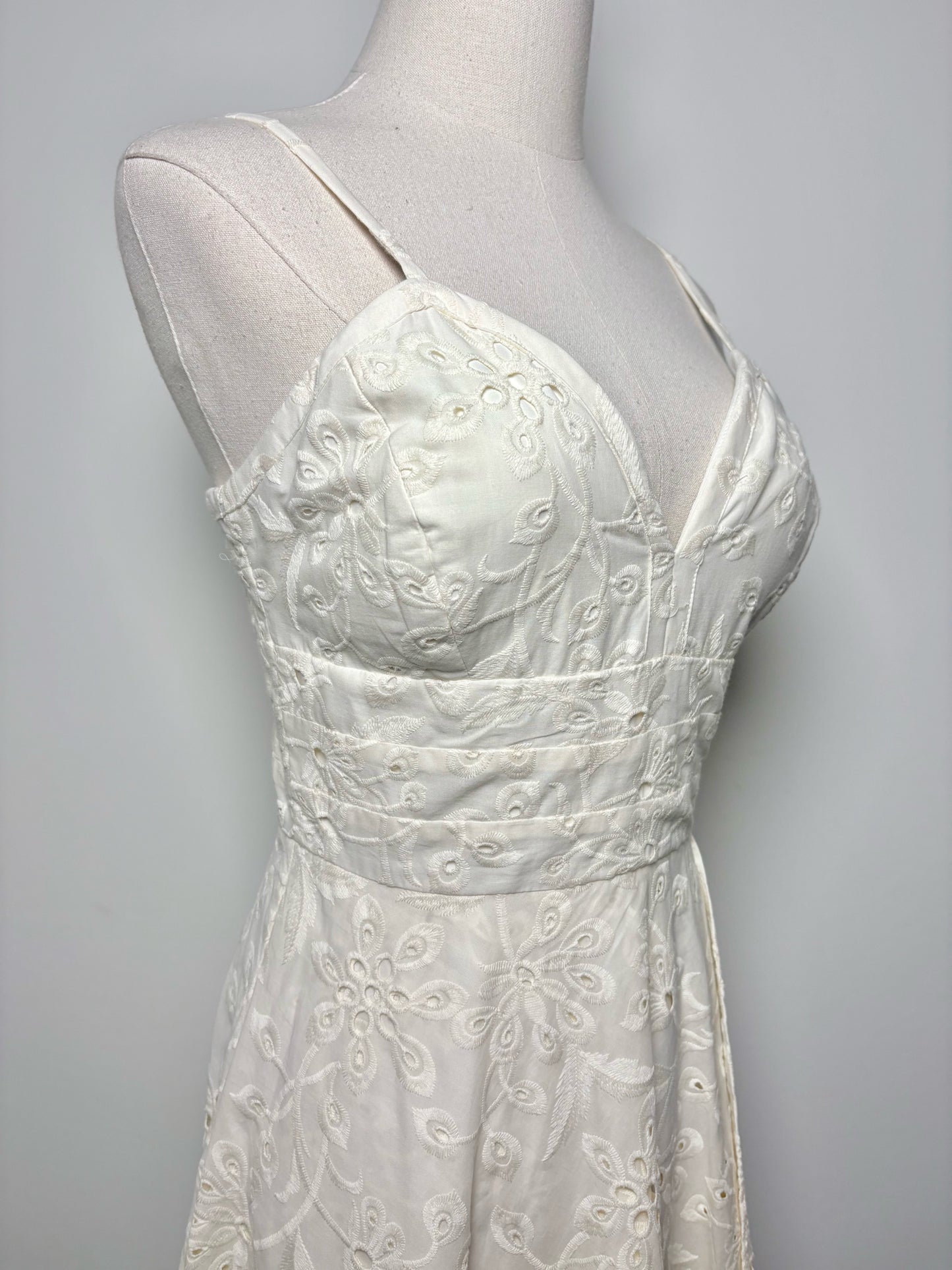 Women Size 6 BCBG Max Azria Cream Eyelet Lace Cotton NWT Dress