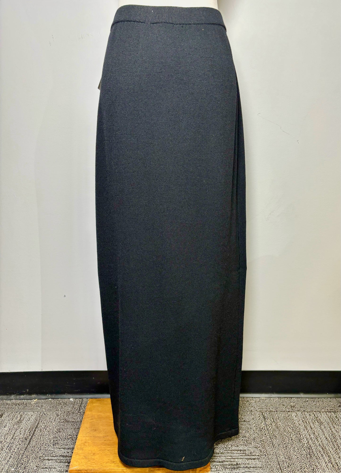 Women Size 14 St. John Black Knit Skirt