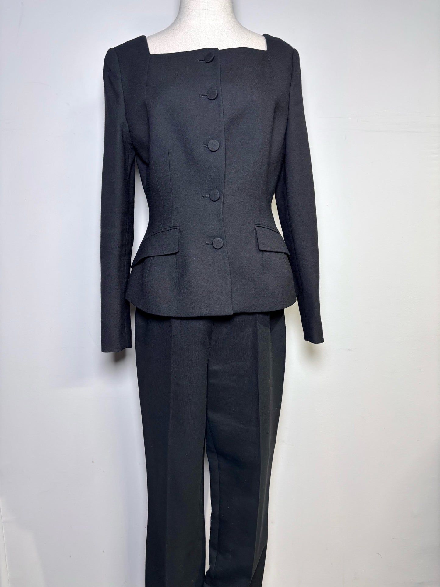 Women Size 8 Ralph Lauren Purple Label Black Solid Pre-owned Wool Suit