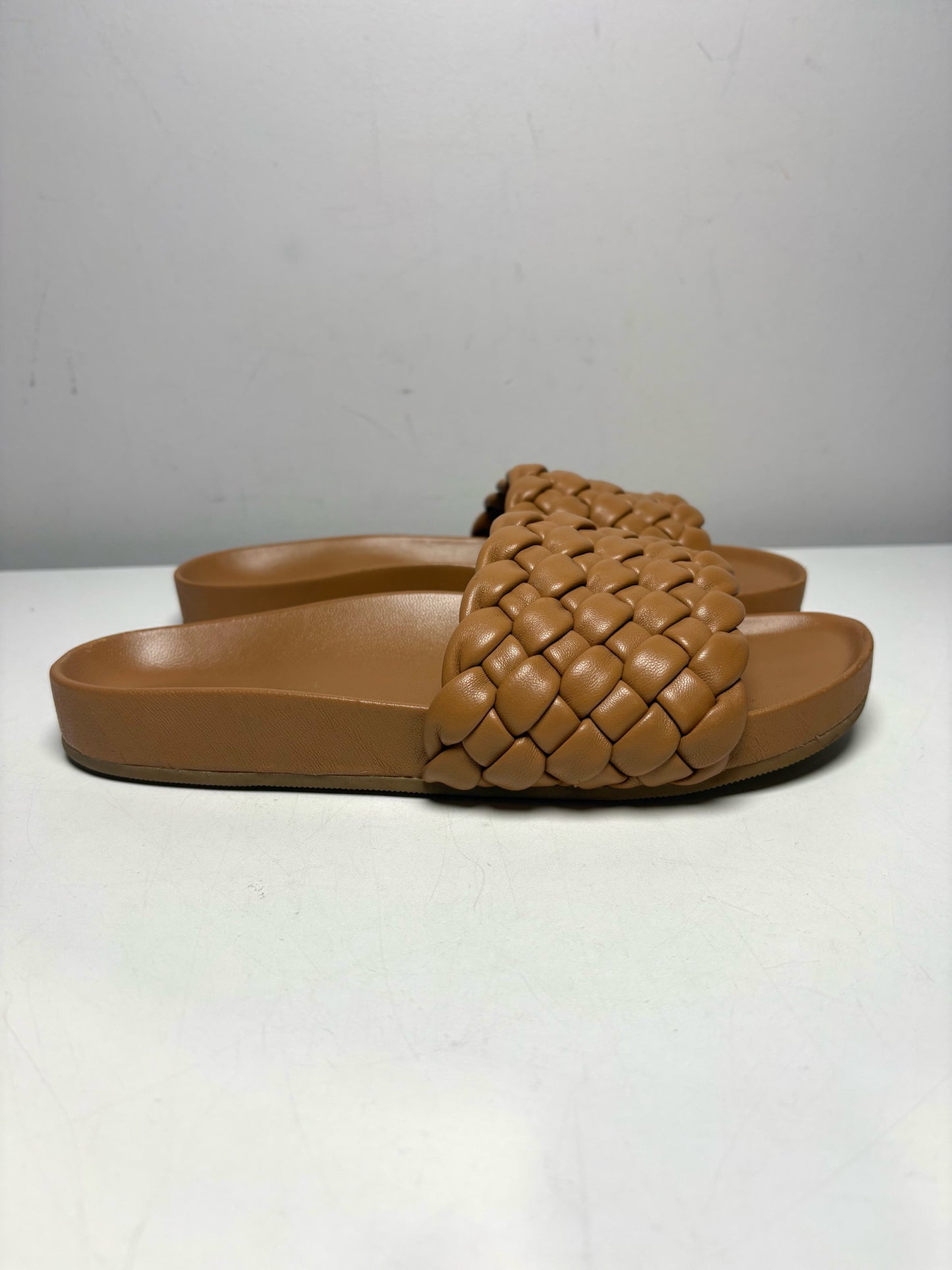 Women Shoe Size 38 (Est) Loeffler Randall Sonnie Tan/Camel Leather Pre-Owned Woven Lambskin Slides