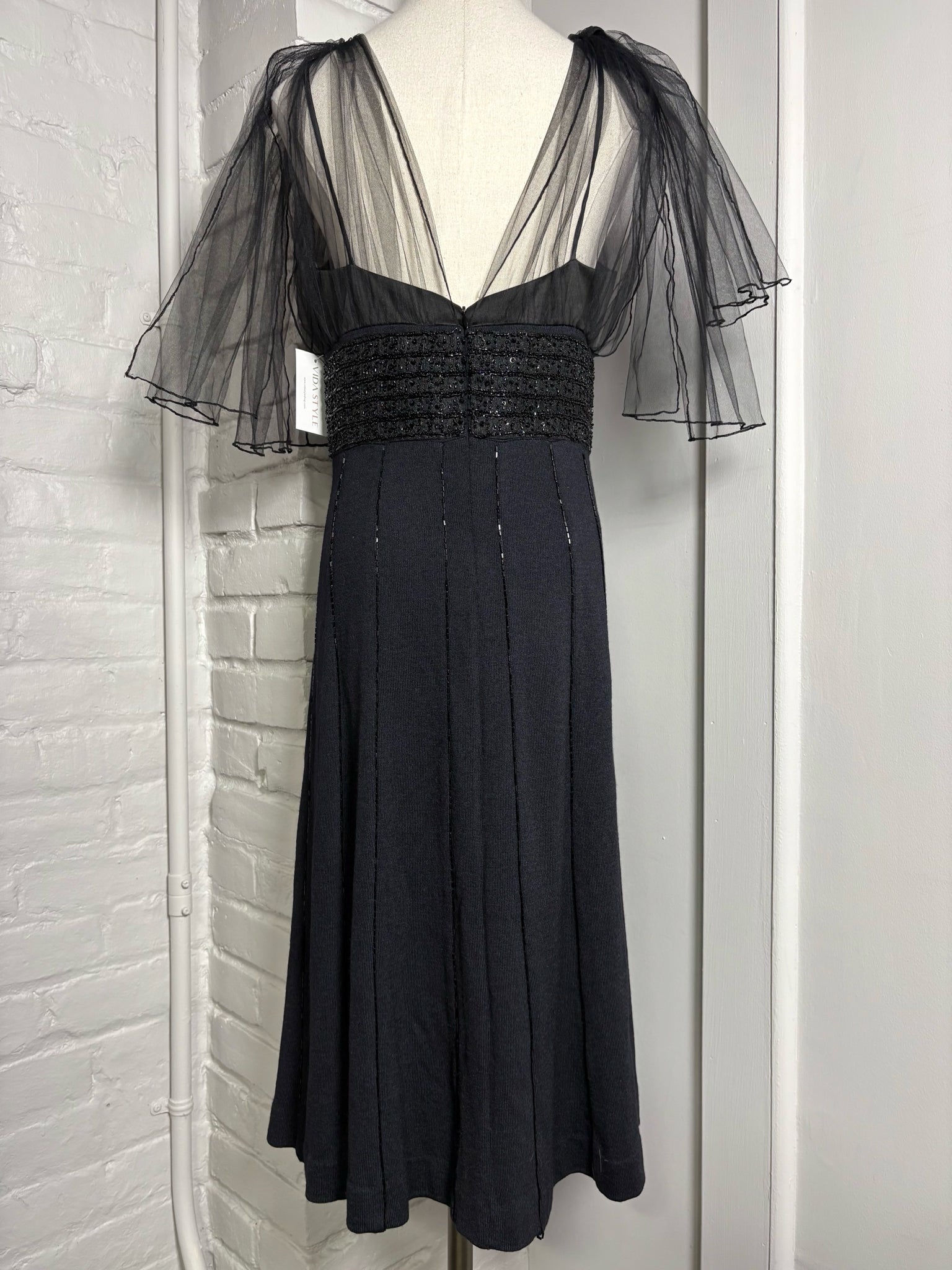 black cocktail dress size 6 PrettyLittleThing Women's Hip Pleated Shift Dress in Black