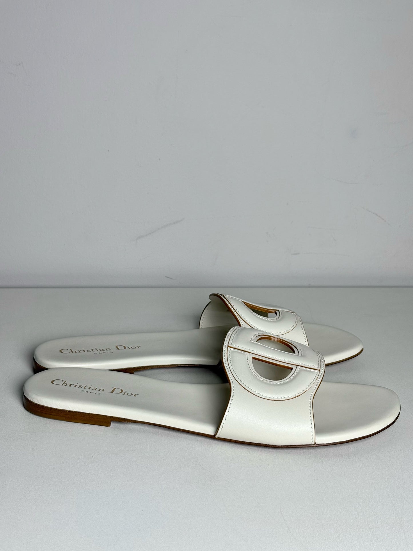 W Shoe Size 40 (9.5 - 10) Christian Dior Off-white Leather Calfskin Flats