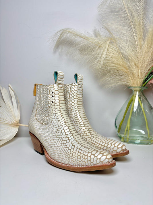 W Shoe Size 7.5 pskuufman... Bone Leather Snake Skin Boots