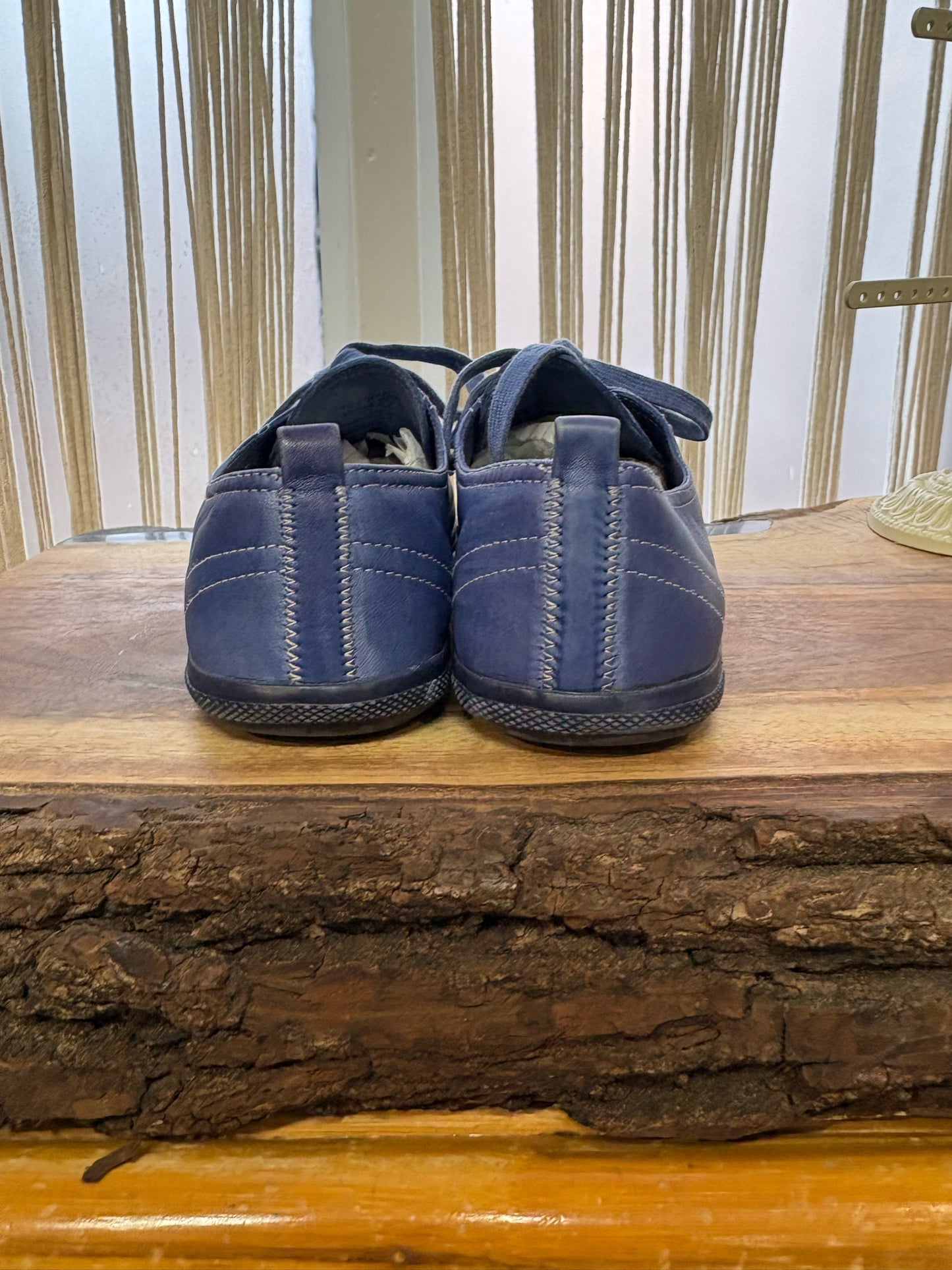 W Shoe Size 40 (10, US) Prada Blue Leather Low Top Sneakers