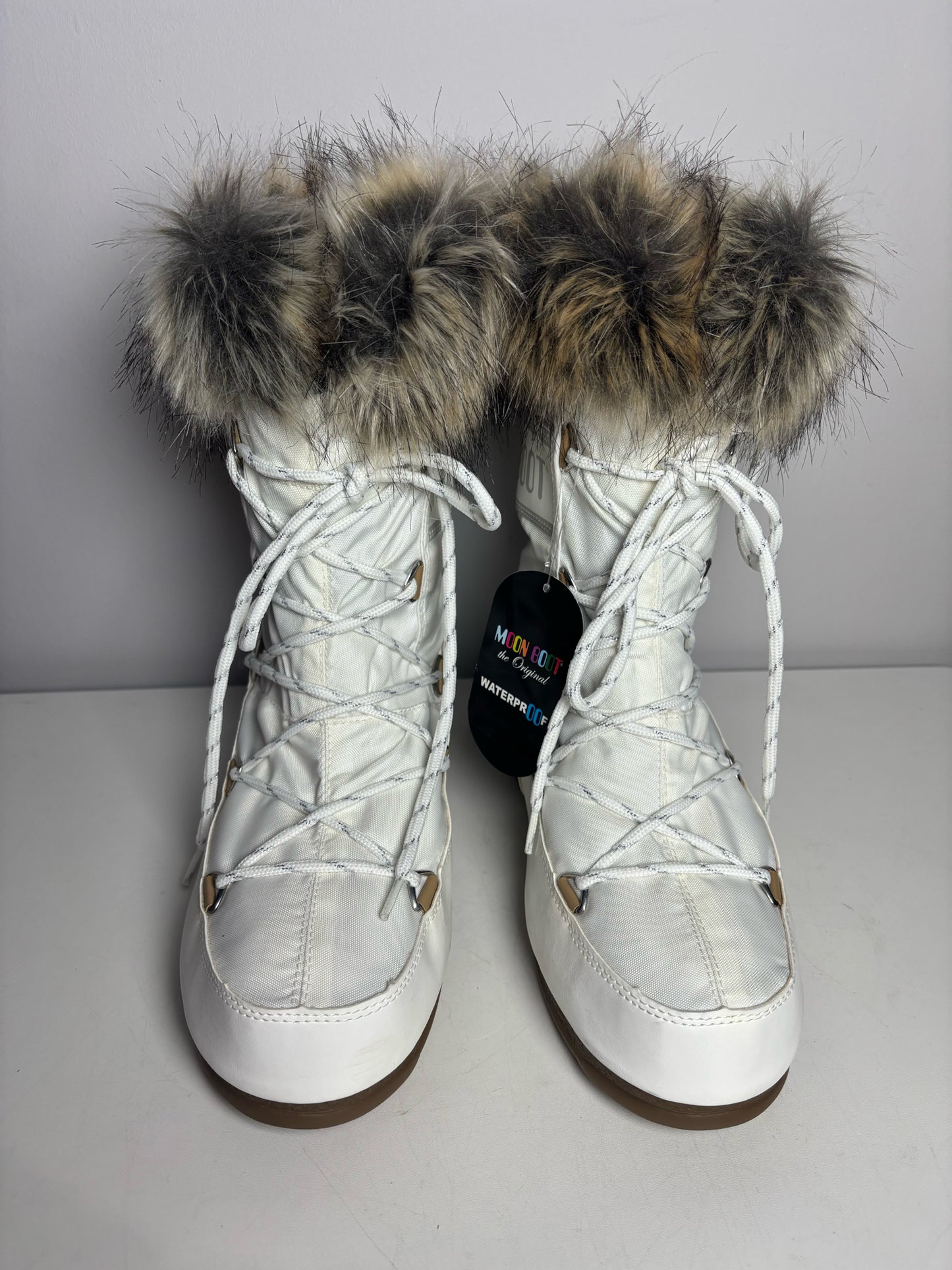 W Shoe Size 7.5 Moon Boot White Faux Fur Shell Snow Boots