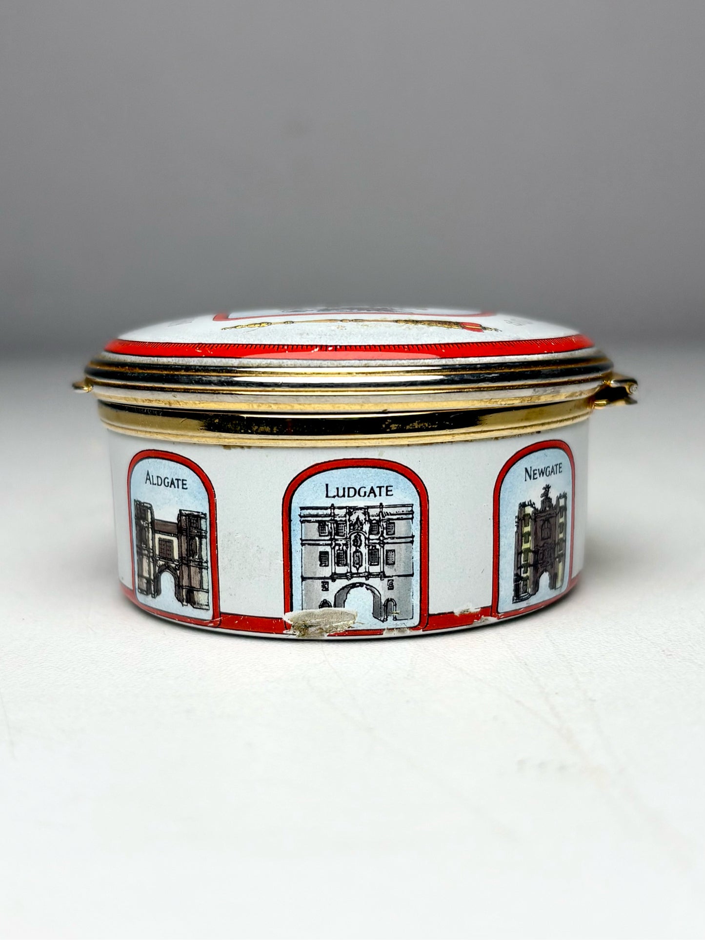 Halcyon Days The City of London White Enamel Pre-Owned Pillbox