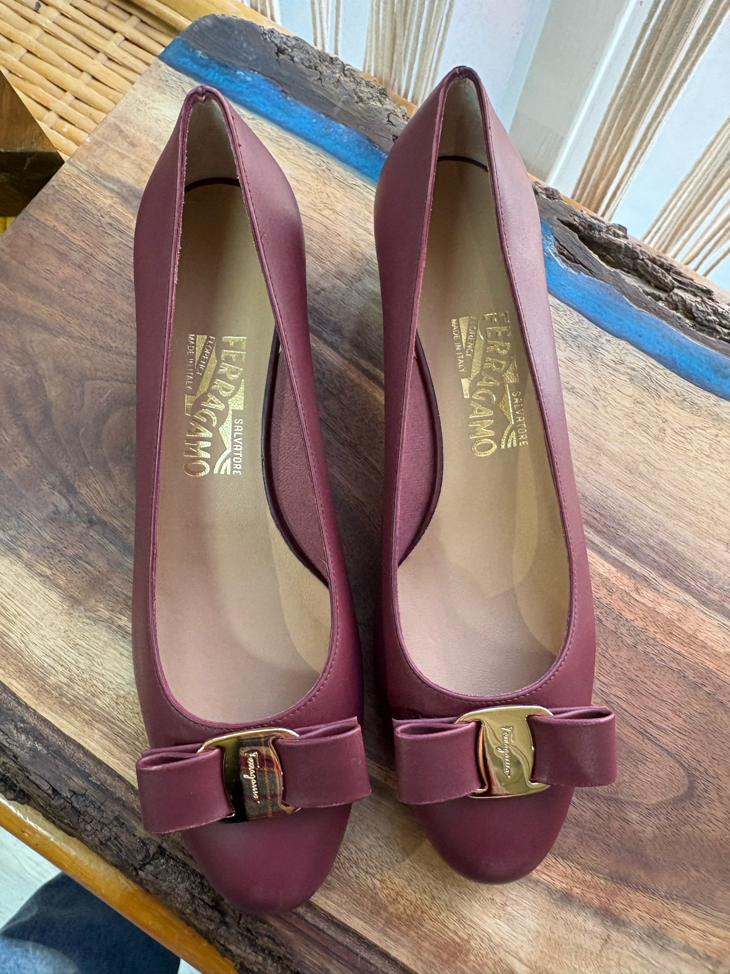 W Shoe Size 8.5 Salvatore Ferragamo Plum Leather Bow Pumps