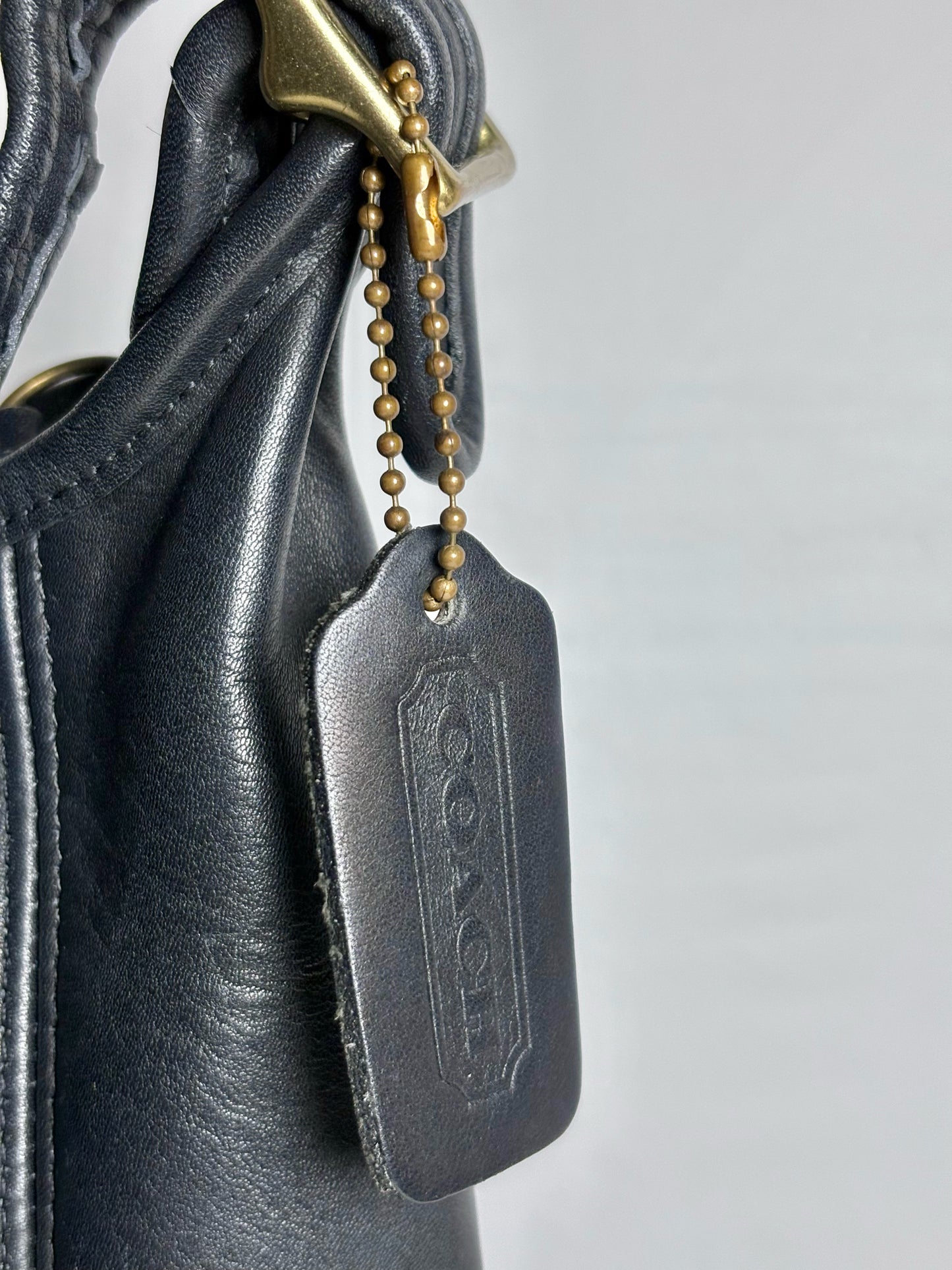 Coach Solid Vintage Leather Pre-owned Black Leather Medium Purse