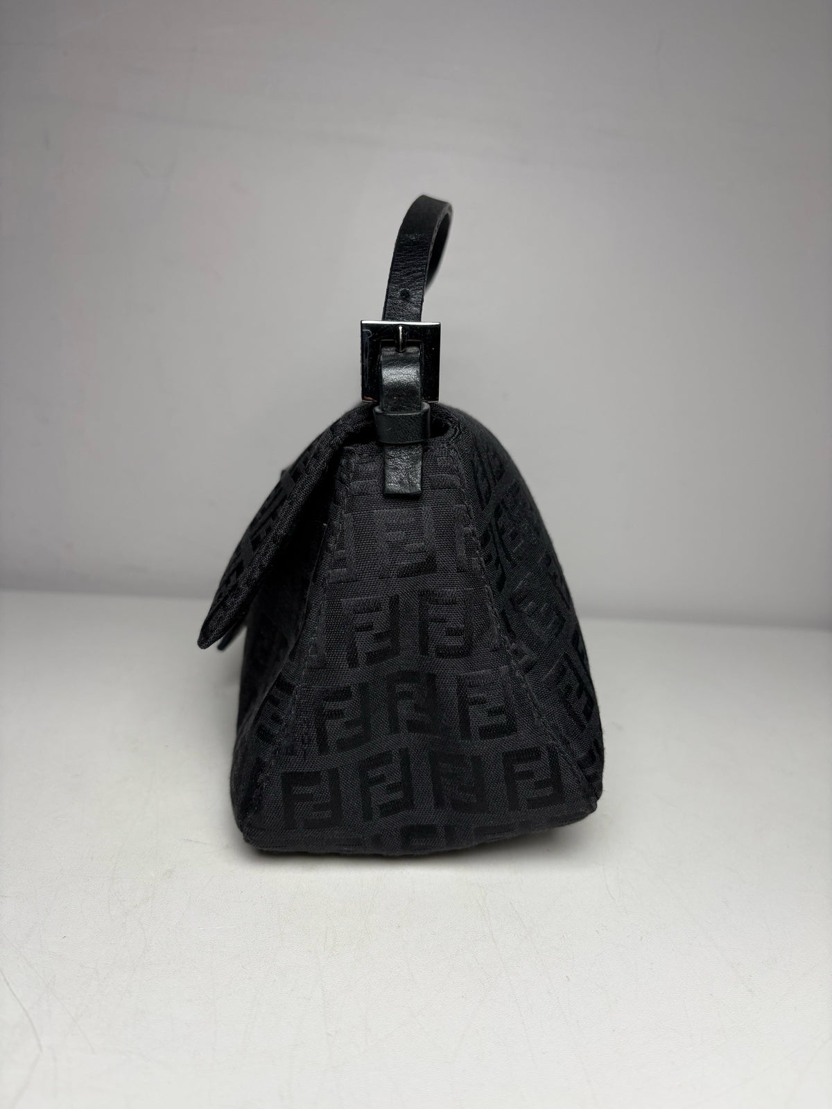 Women's Authentic Fendi Small Baguette Black Zucchino FF Canvas Vintage Y2K Authentic Pre-Owned Shoulder Bag