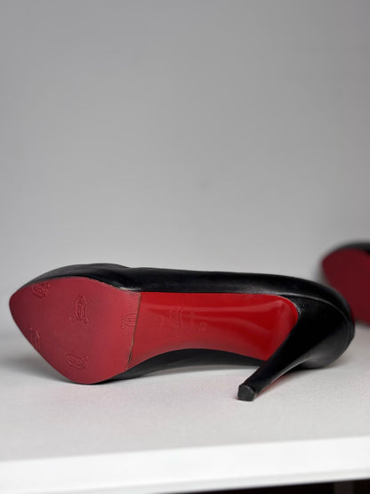 W Shoe Size 38 (8 US) Christian Louboutin Black Leather Stiletto Heel