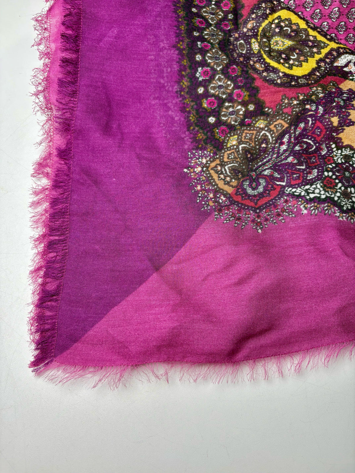Women's Authentic Gucci Purple Multicolor Paisley Silk Blend NWT Pre-Owned Square Scarf