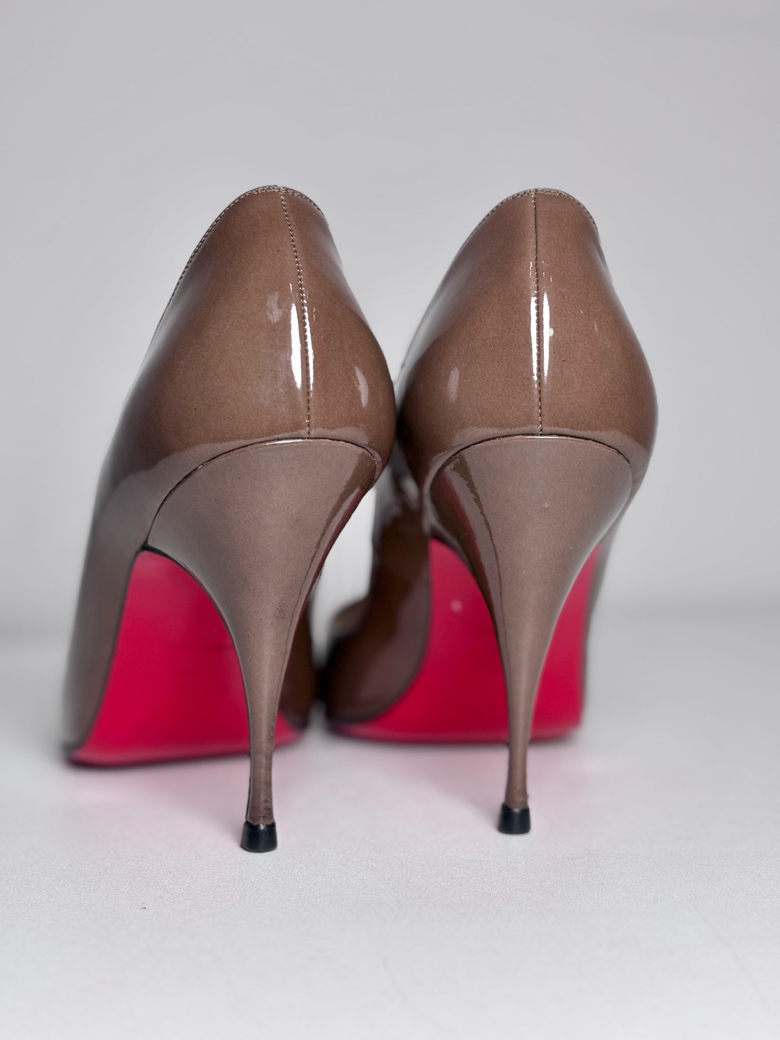 W Shoe Size 38 Christian Louboutin Taupe Leather Patent Pre-owned