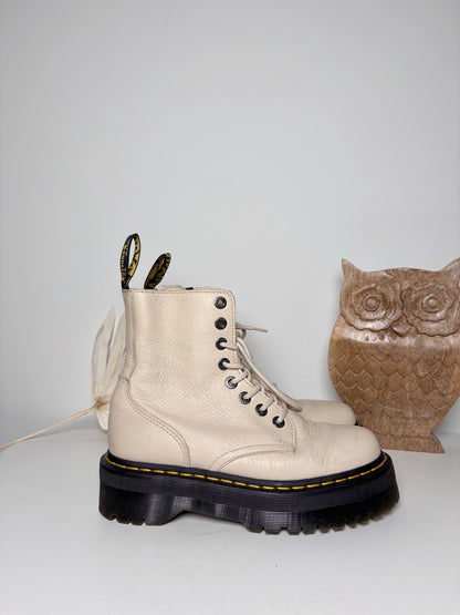 W Shoe Size 8 Dr. Martens Beige Leather Genuine Leather Boots